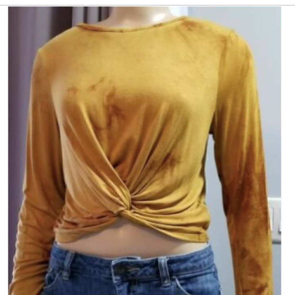 Gaze Tie-dye Knot Crop Top